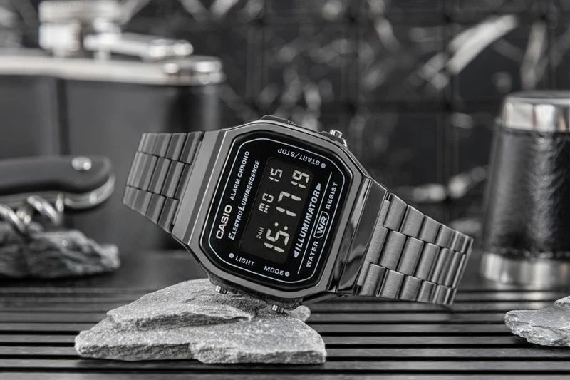 Orë dore digjitale CASIO A168WEGG-1BEF, grafit, në kuti