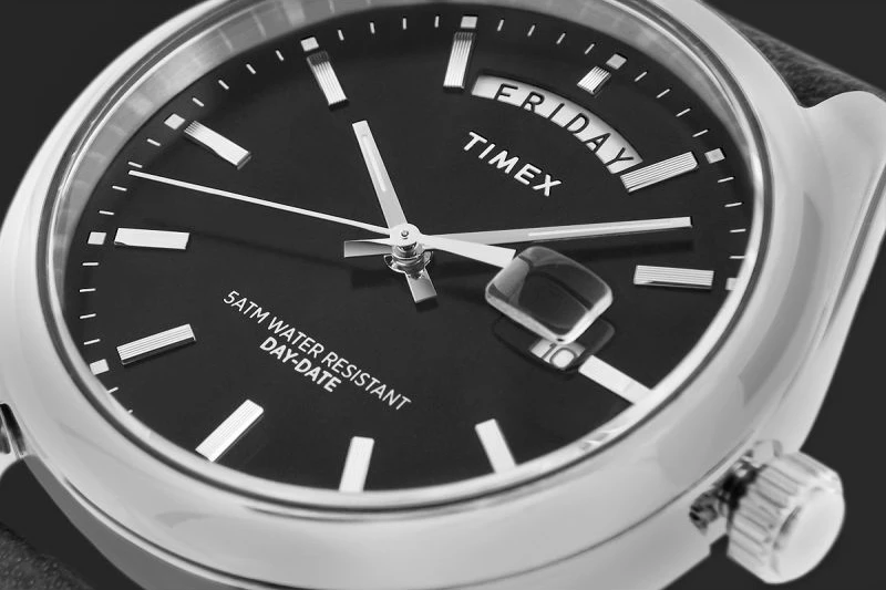 Orë dore për meshkuj Timex, e zezë