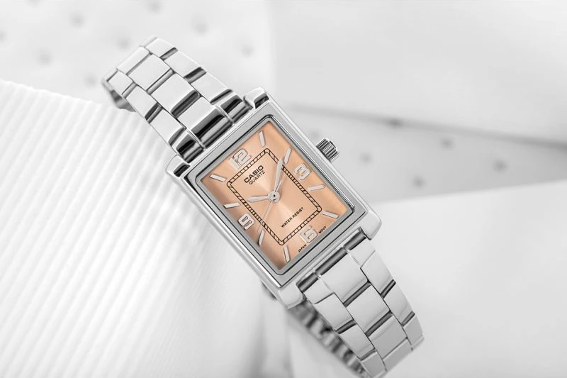 Orë dore për femra Casio, argjendi
