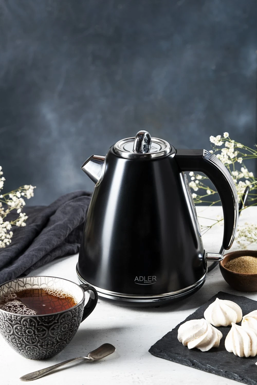 Vluese uji Adler AD 1343, e zezë