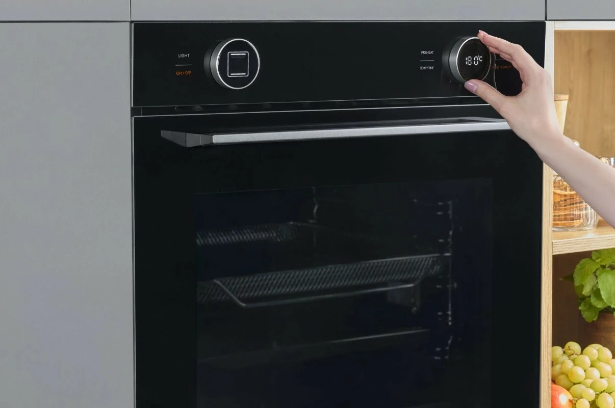 Furrë Amica ED6769BA+ S-TYPE, 72L, katalizë/avull, AirFry, e zezë