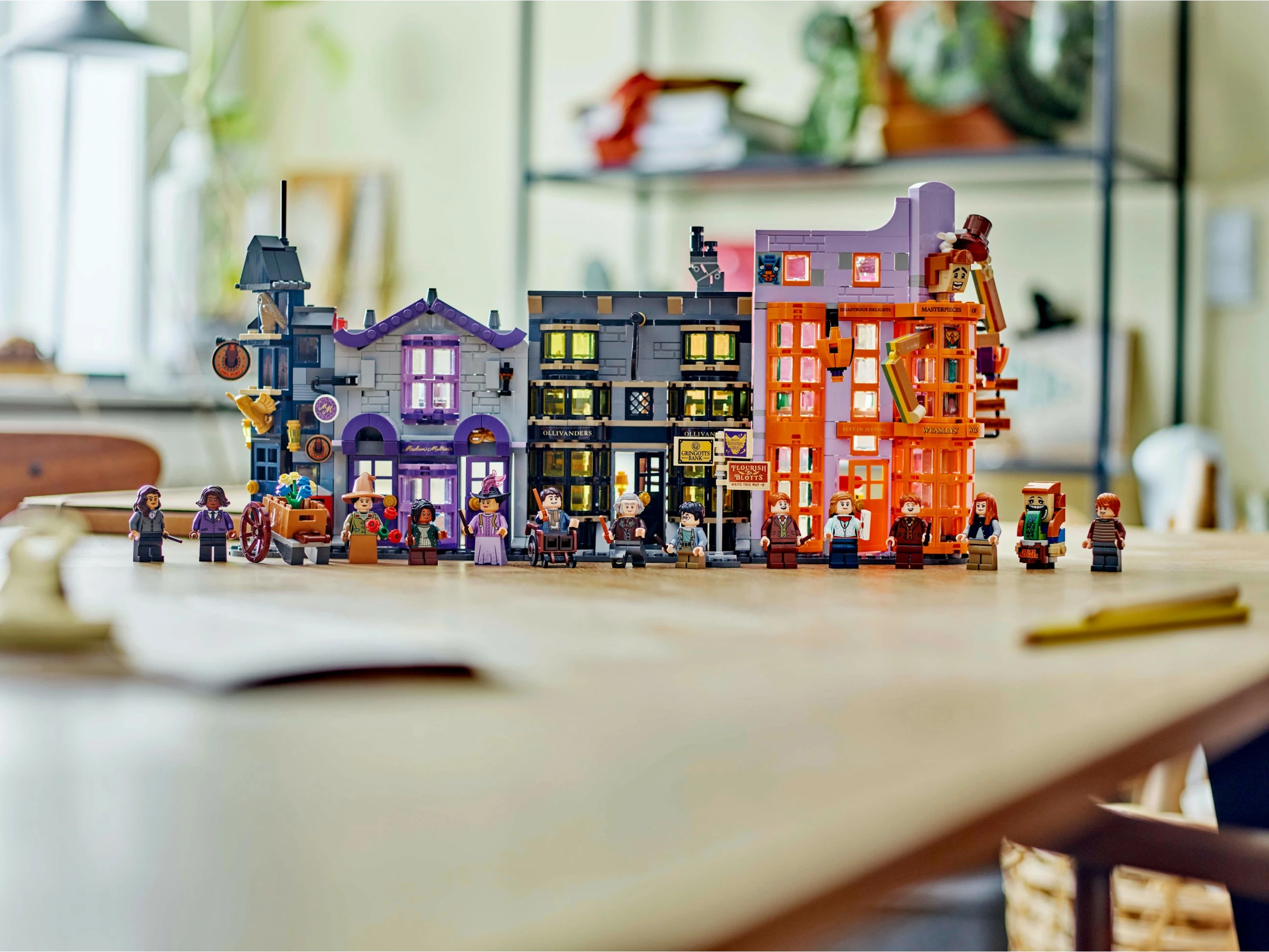 Set ndërtimi LEGO Ollivanders™ & Madam Malkin's Robes, 744 copë, shumëngjyrësh