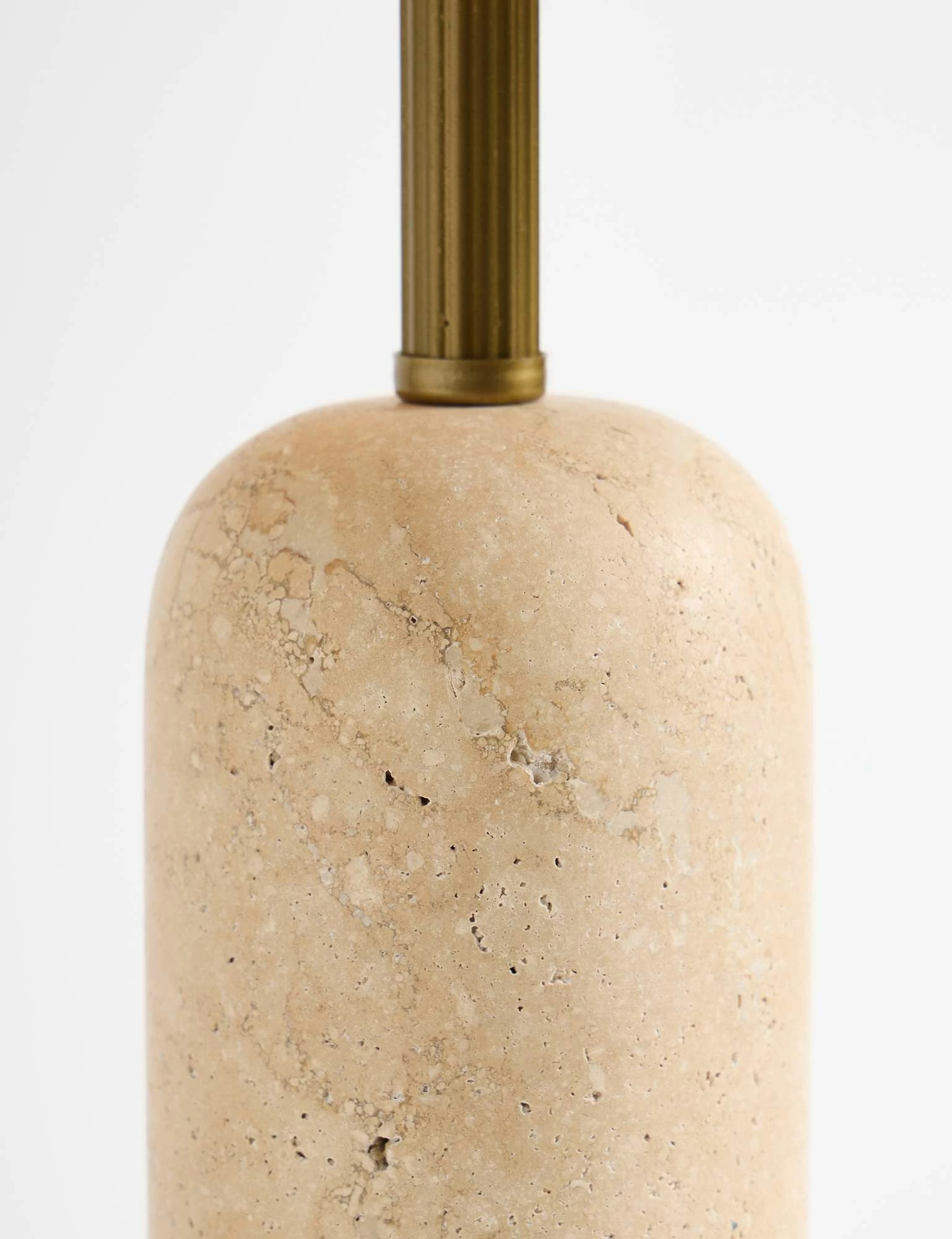 Llambë tavoline Opviq, trup travertini, kapak hasiri