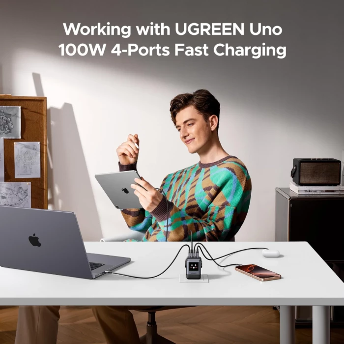 Karikues UGREEN Uno 45515B 100W GaN 4 porta (3x USB-C, 1x USB-A) me ekran TFT, gri/zi