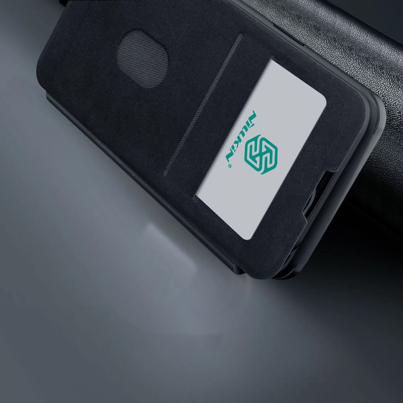 Mbështjellës Nillkin Qin Leather Pro Case për iPhone 14 Plus, me kapak dhe mbrojtje kamere, i zi