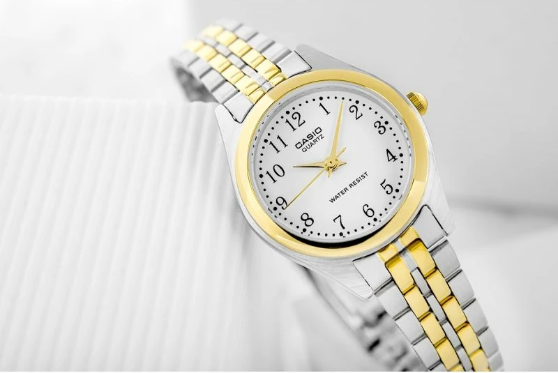 Orë dore për femra Casio, argjend dhe ar