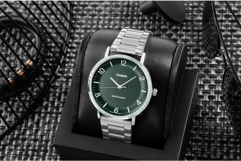 Orë dore për meshkuj CASIO, argjendtë