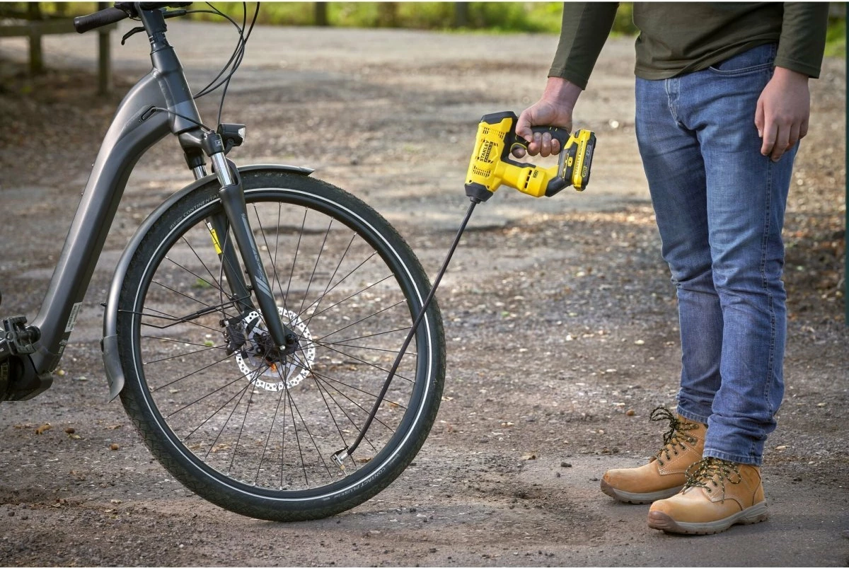 Kompresor ajri me bateri Stanley FATMAX SFMCE521B 18 V, max 10.3 bar, me ekran digjital, pa bateri/karikues, verdhë/zezë