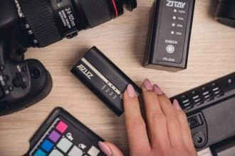 Bateri zëvendësuese për kamera Zitay NP-F550 3400mAh 7.2V me indikator LED, e zezë