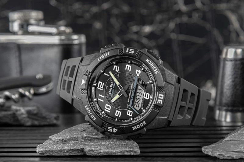 Orë dore unisex CASIO AQ-S800W-1BVEF, e zezë, me kuti