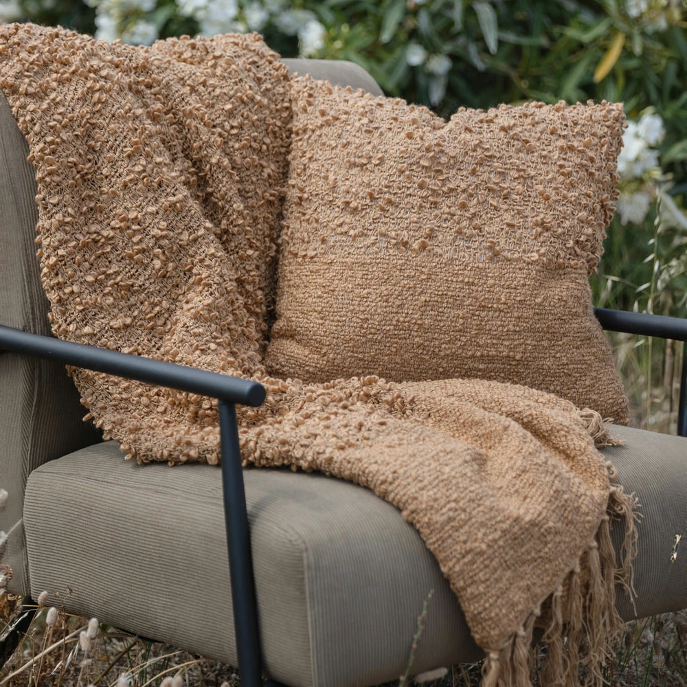 Jastëk dekorativ SIMPUL, material poliester, ngjyrë deveje, 45x45cm