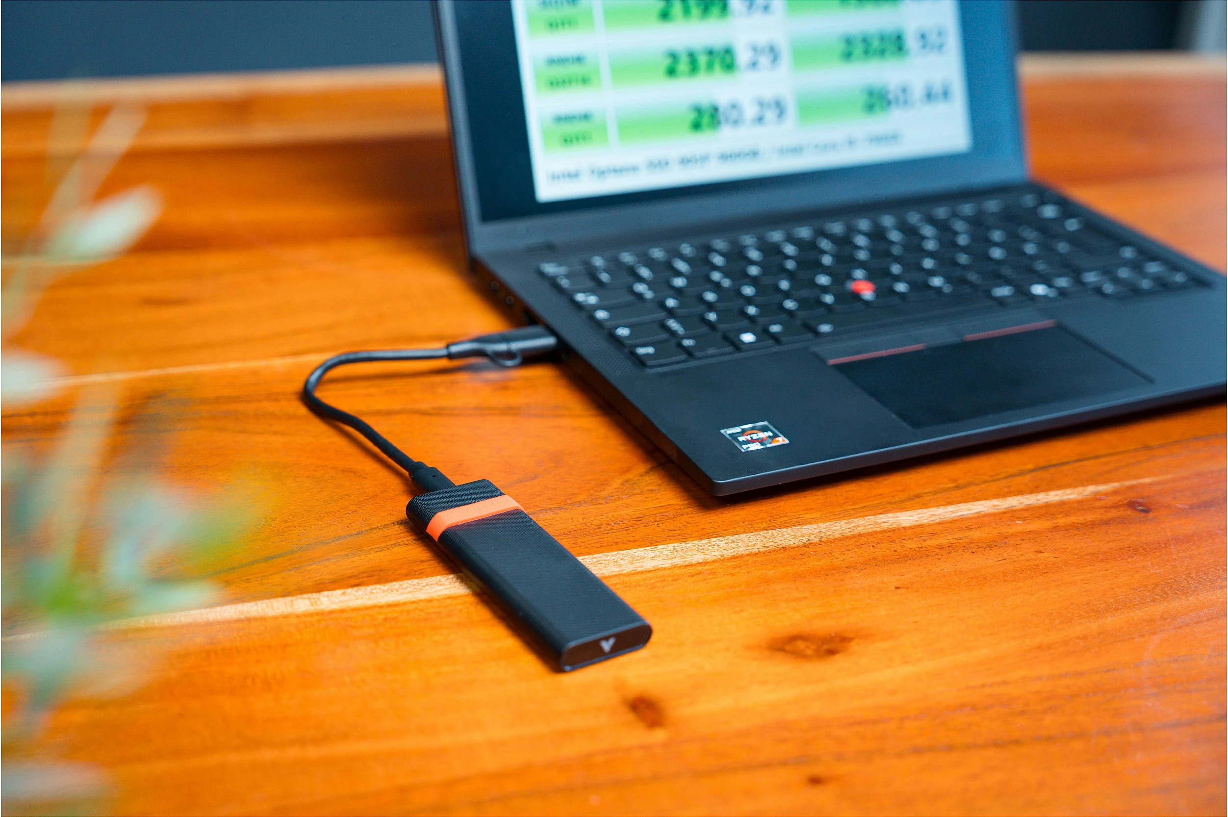 Kasë për SSD M.2 NVMe Verbatim Store ´n´ Go, USB-C USB 3.2 Gen2 10Gbps, e zezë/kuqe