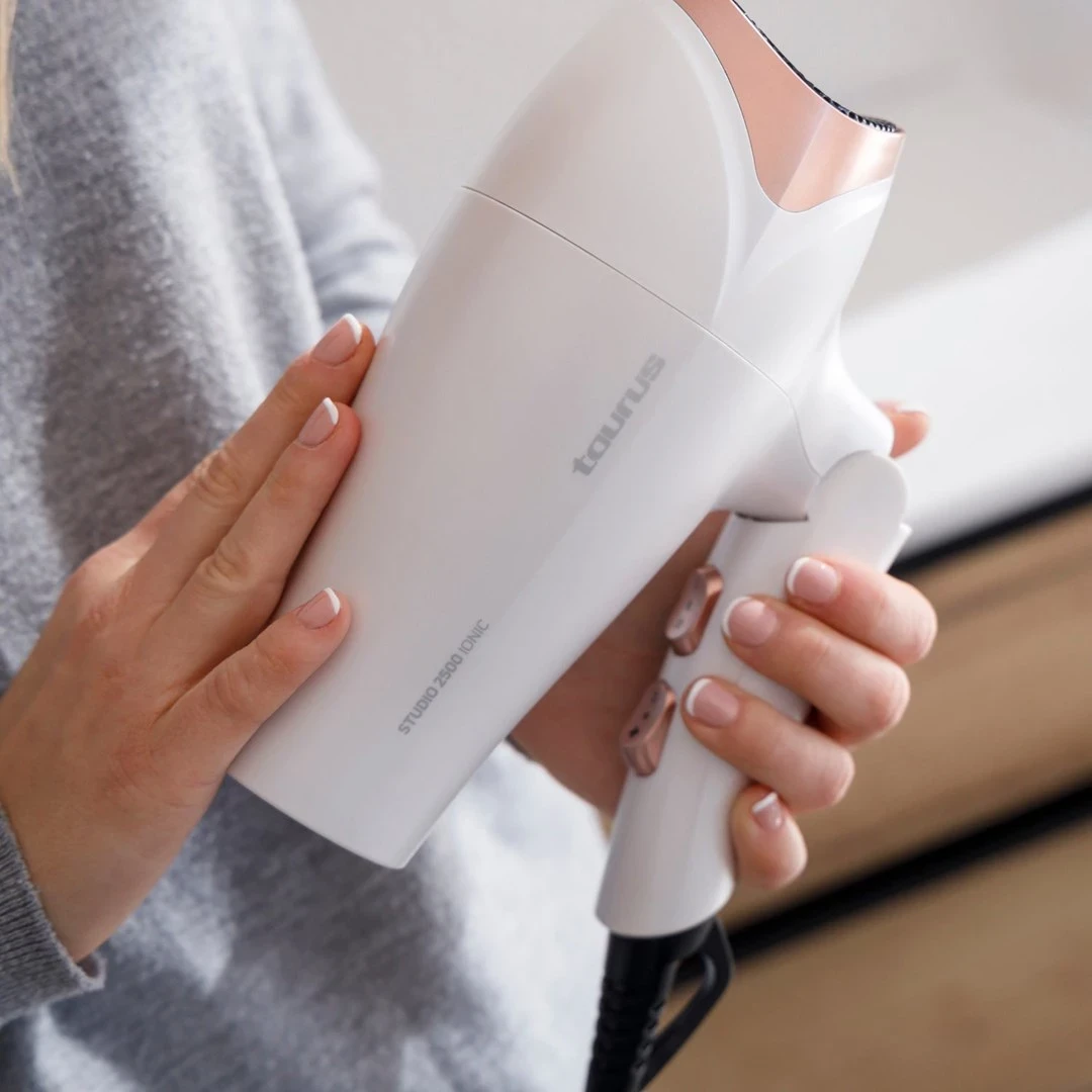 Tharëse flokësh Taurus STUDIO 2500 IONIC, 2400 W, e bardhë