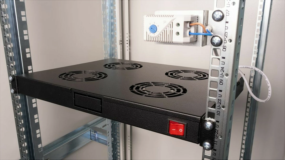 Modul ventilatorësh EQUIP për kabinet serverash 19", 4 ventilatorë, e zezë