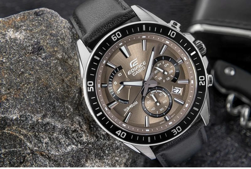 Orë dore për meshkuj Casio, e zezë