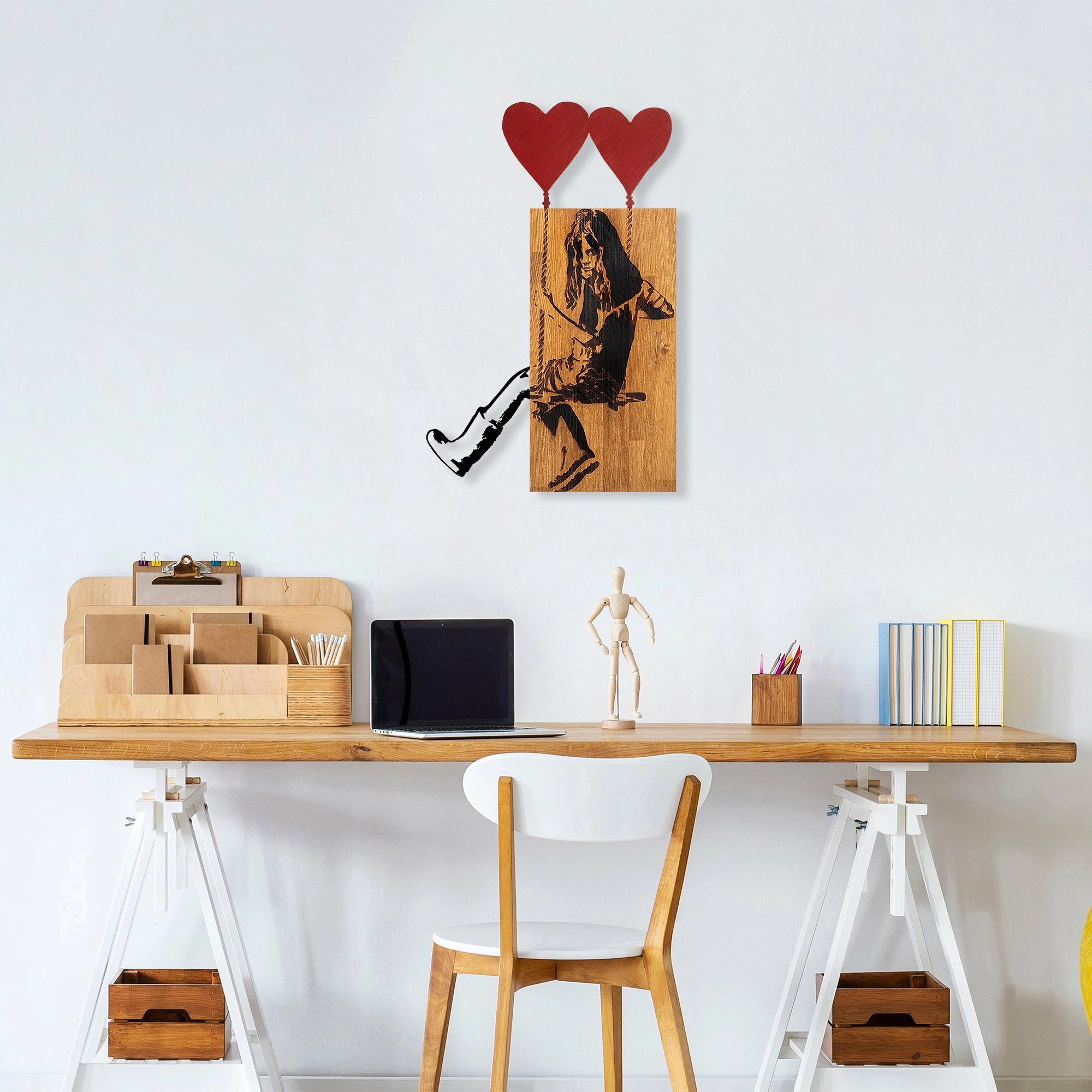 Aksesor dekorativ prej druri për mur, Wallity Banksy, ngjyrë arre dhe e zezë, 50x80cm