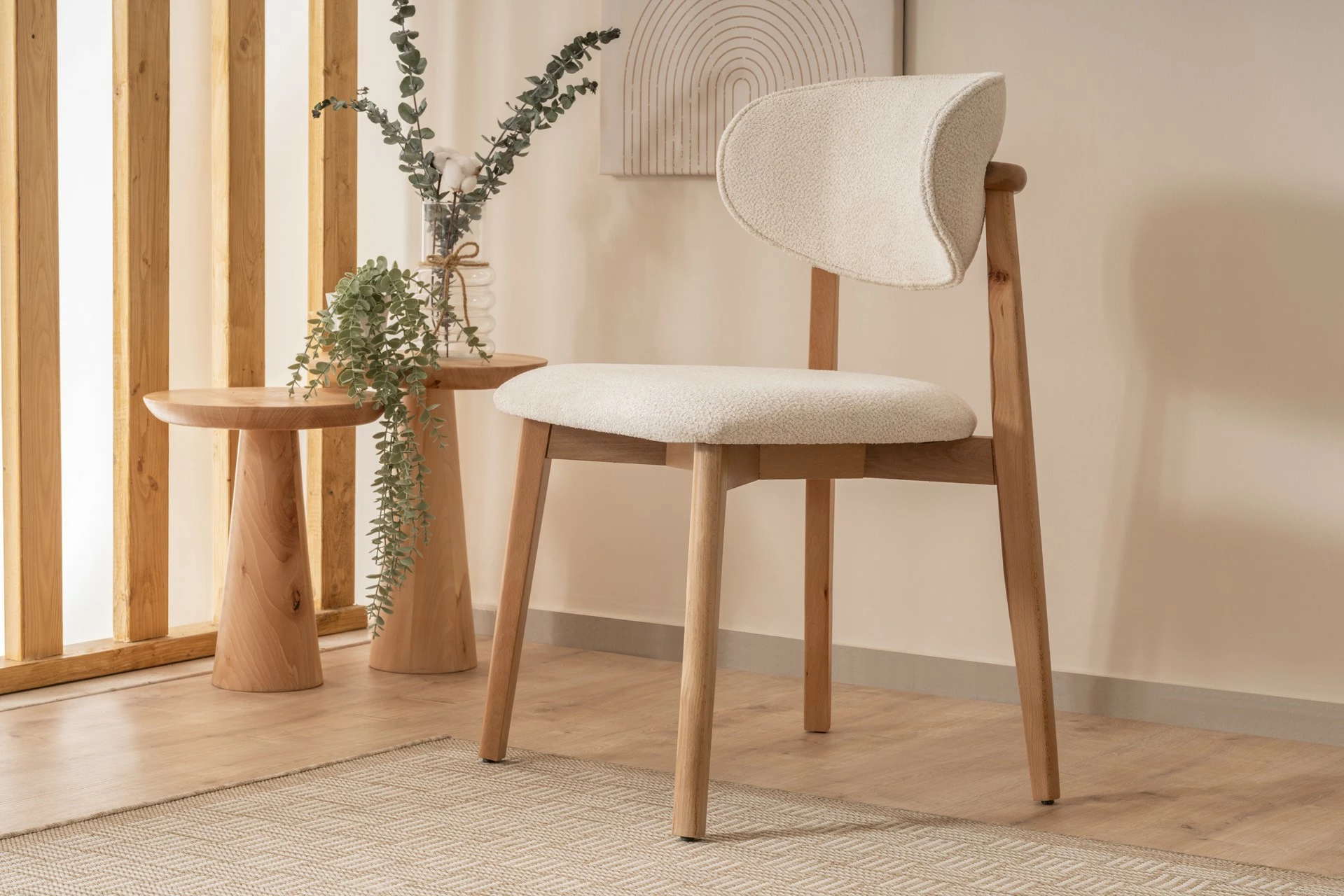 Karrige Hanah Home, Lugias, dru ahu, e bardhë