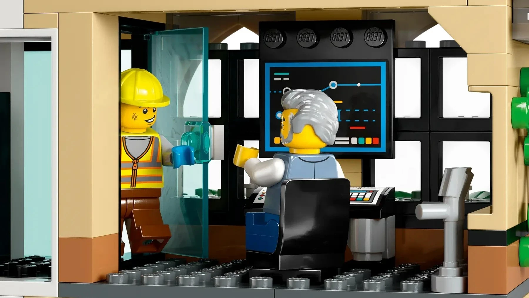 Set lodrash LEGO CITY Central Train Station 60469 me 6 minifigura