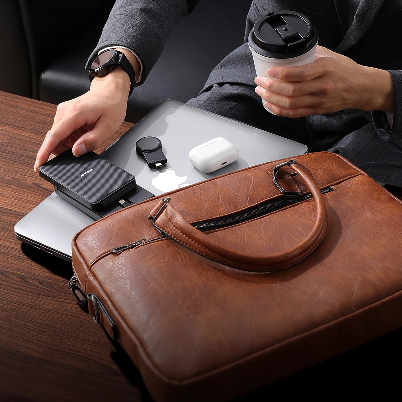 Stacion karikimi 4-në-1 Joyroom JR-WQS02 për iPhone, AirPods, Apple Watch, i palosshëm, i zi