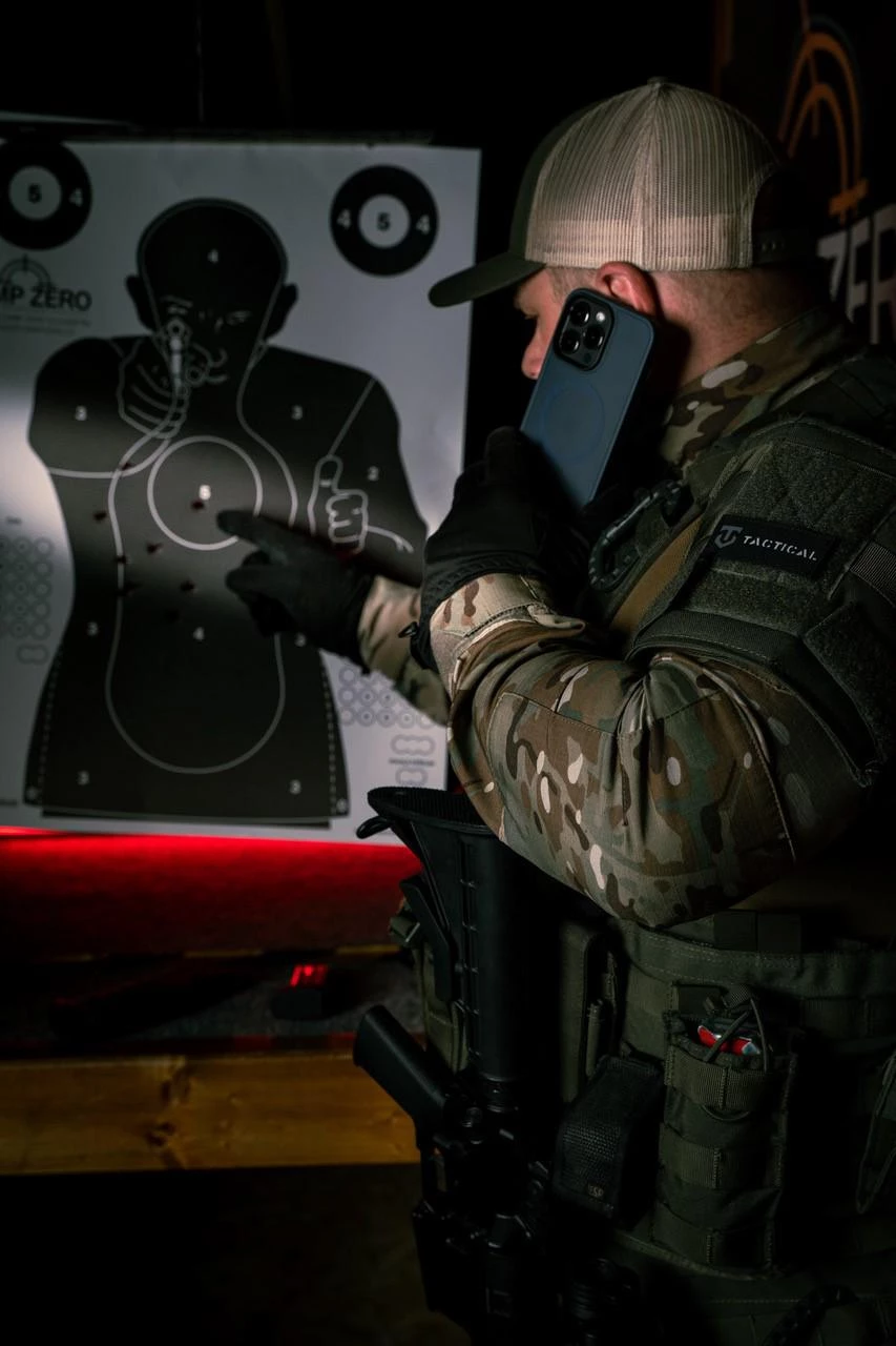 Mbështjellës Tactical MagForce Hyperstealth për iPhone 16e, MagSafe, TPU/PC, anti-shock, transparent i zi (Asphalt)