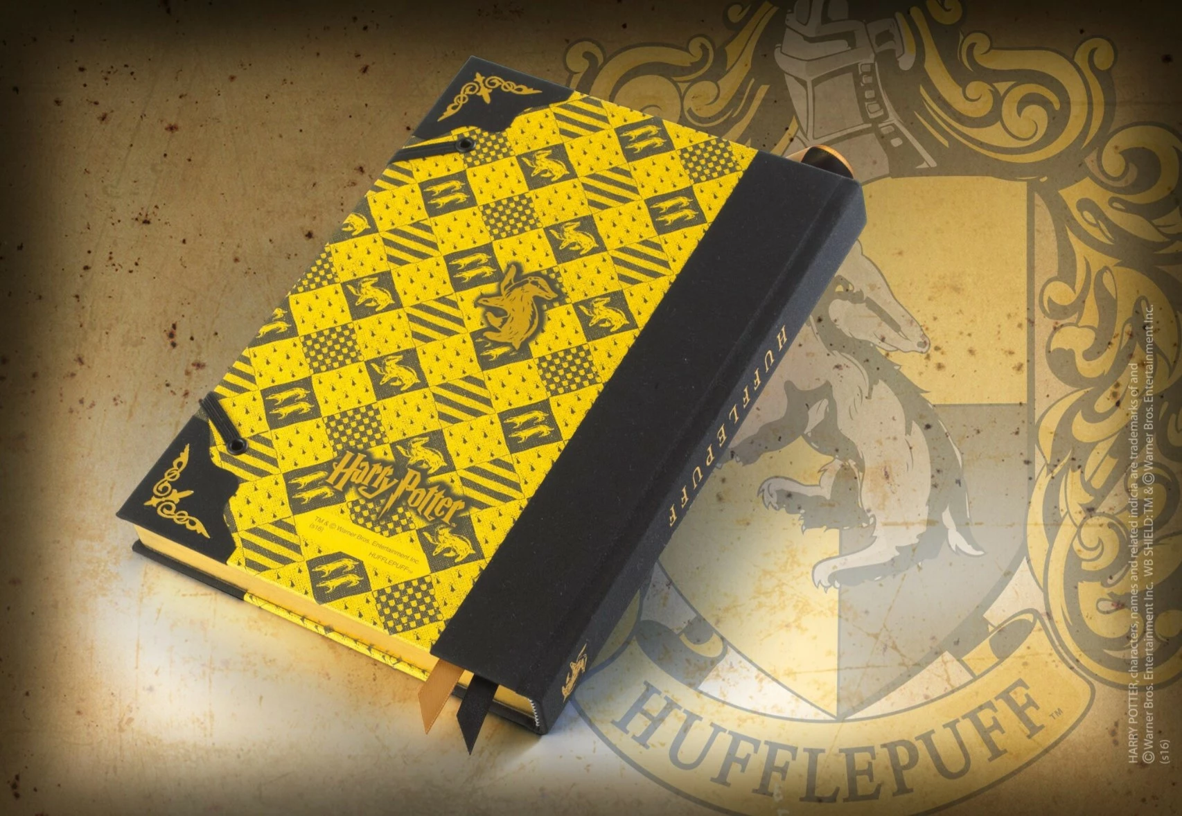 Fletore NOBLE COLLECTION Harry Potter Hufflepuff, me kapëse metalike, e zezë/verdhe