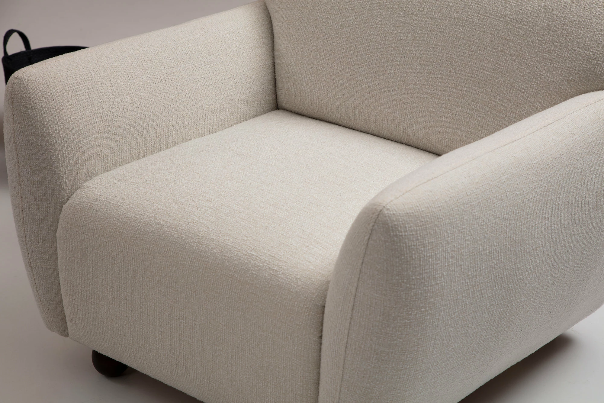 Karrige krahu Eddy, krem, Atelier del Sofa