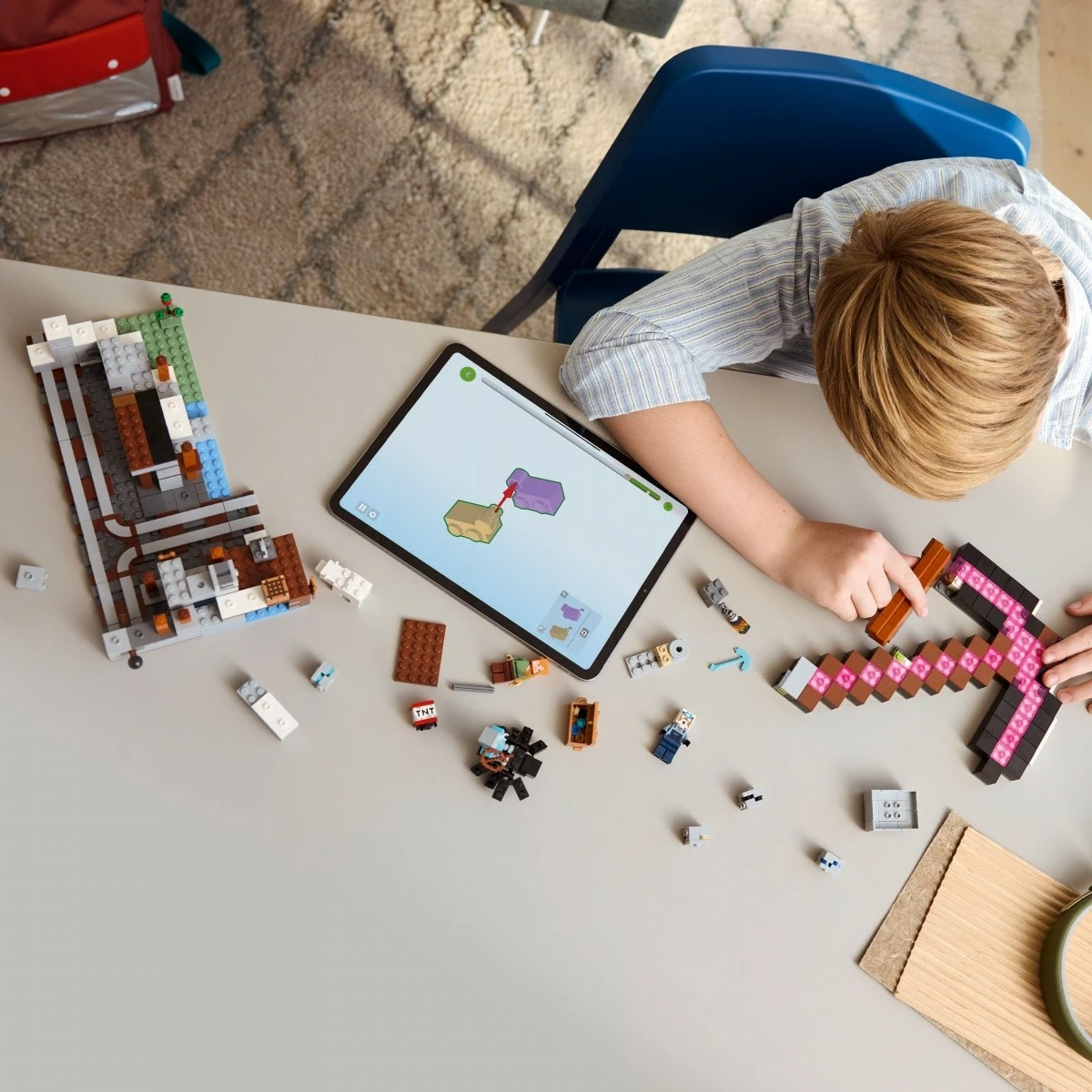 Set LEGO Minecraft 21277 The Pickaxe Mine, 530 pjesë