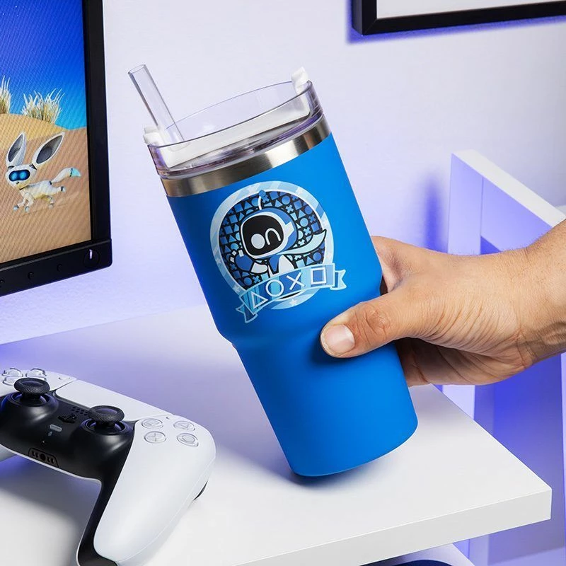 Mug udhëtimi Paladone Astro Bot Gamer, 600 ml, inox i izolum, kapak 3-në-1 me pipëz, blu