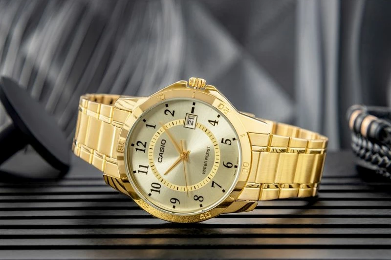Orë dore për meshkuj CASIO, ari