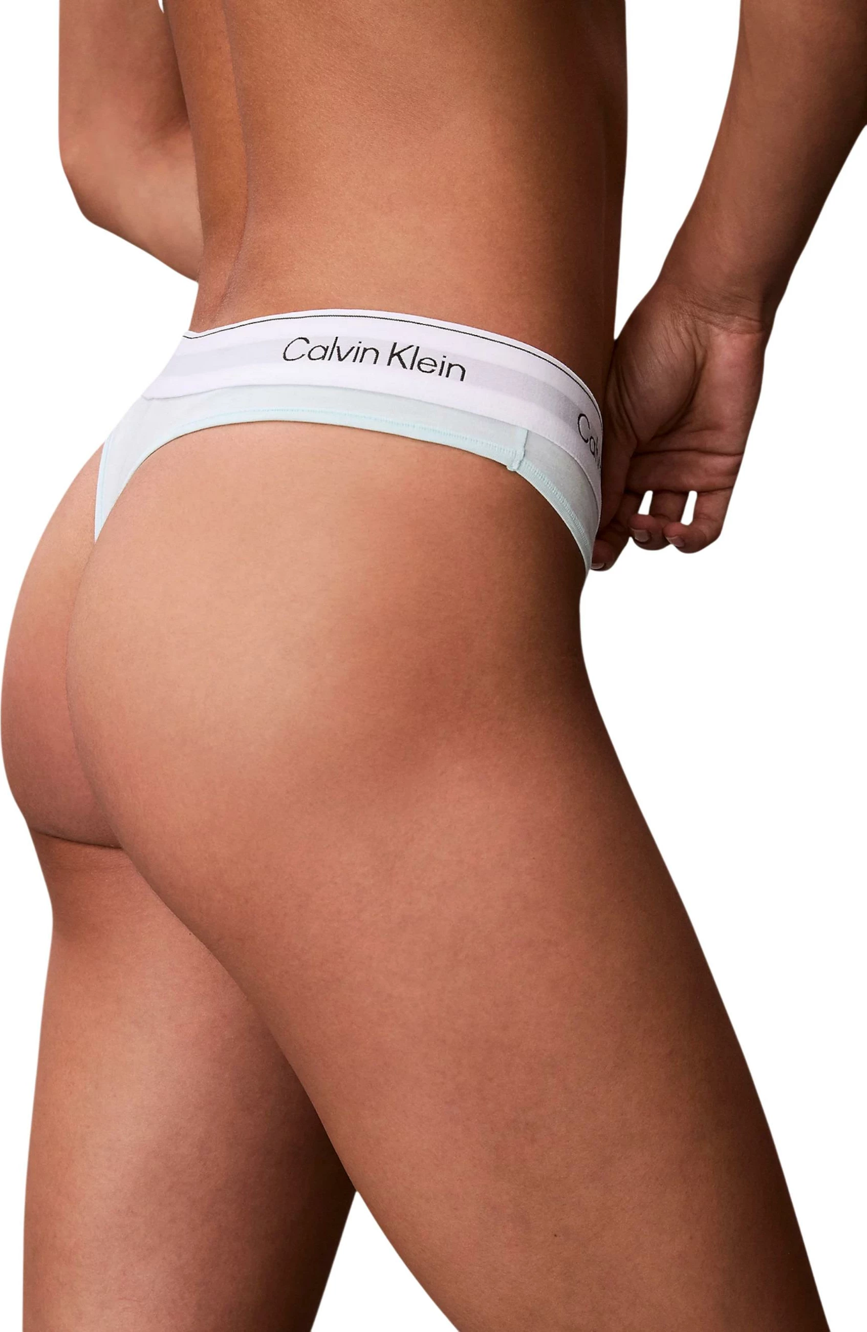 Të brendshme thong për femra Calvin Klein Underwear LV00QF8518 [Madhësia: L]