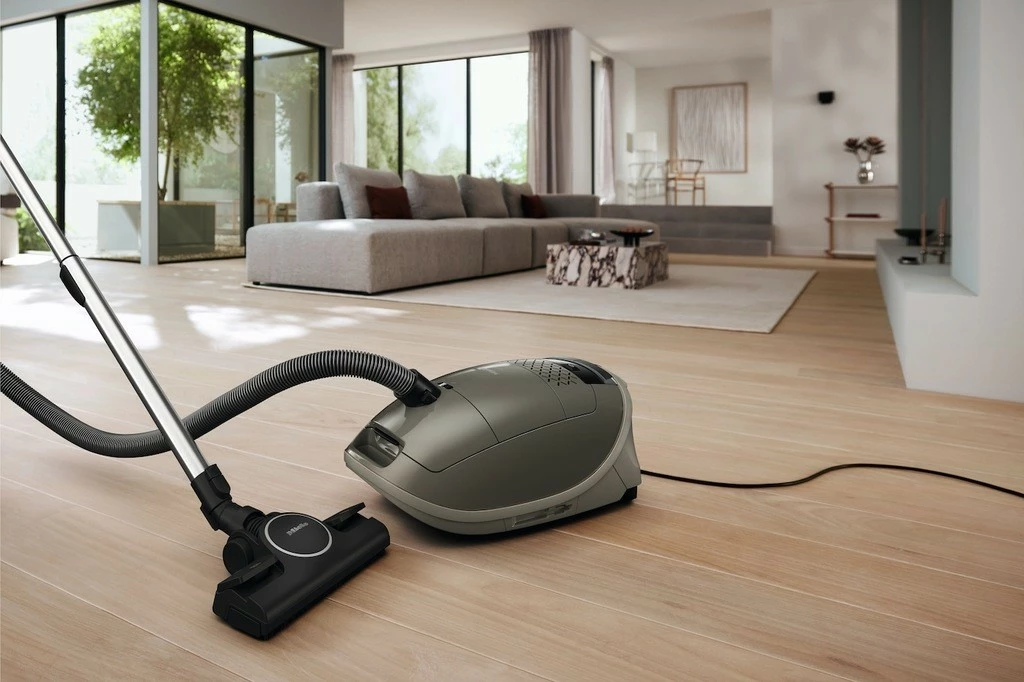 Fshesë me korrent Miele Guard M1 Silence 550 W, me qese, gri