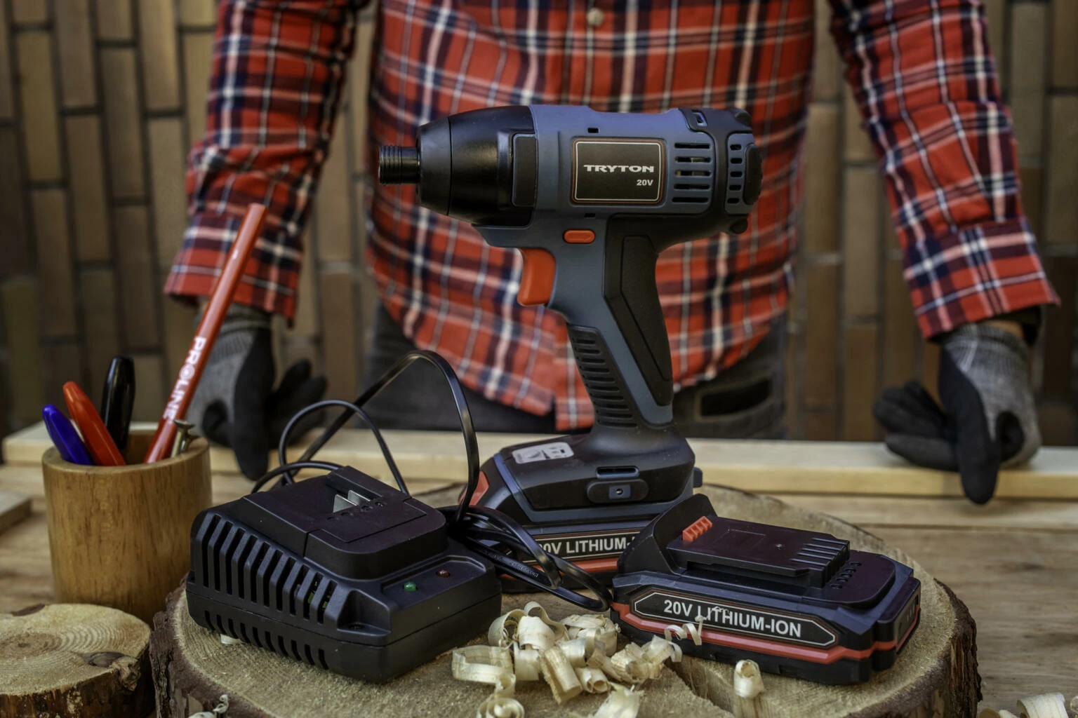 Vidëngulitës me goditje TRYTON THV20UL 20V 150Nm 1/4\" 2x1.5Ah me karikues + kuti