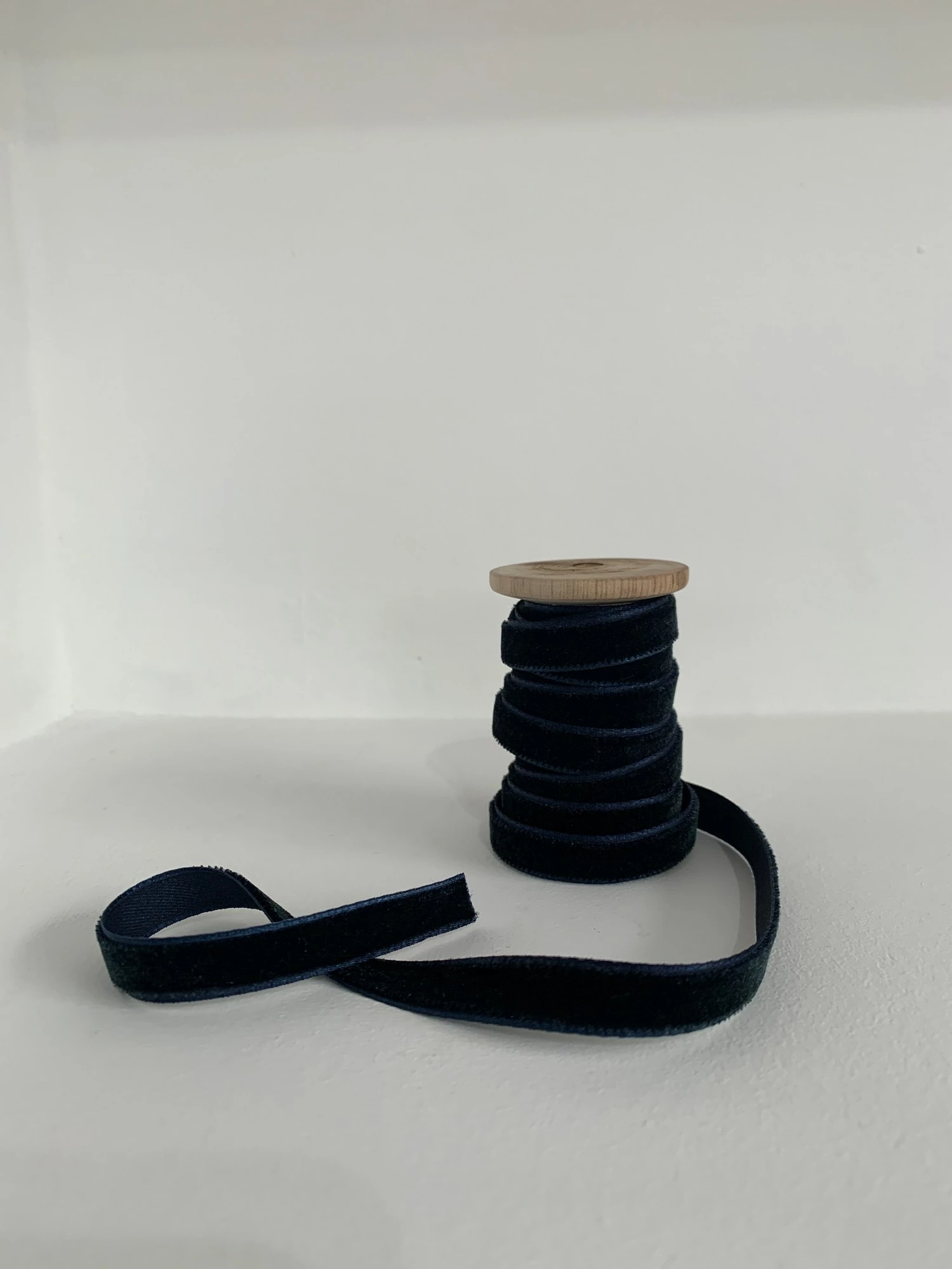 Dekor për pemë të Vitit të Ri, kadife ngjyrë kaltër e errët, Evila Originals, BSY612
