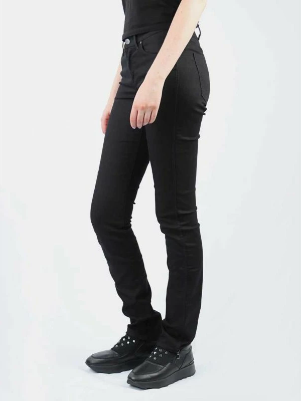 Pantallona Wrangler femra, Caitlin Slim Leg