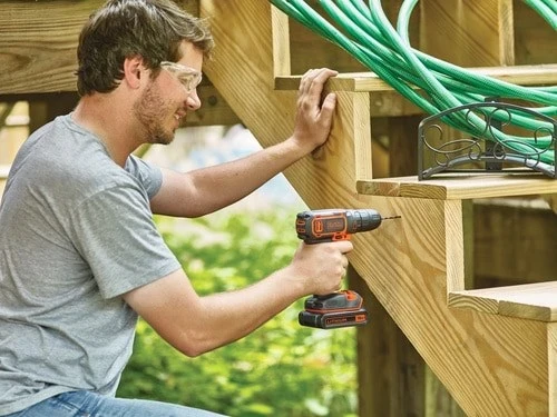 Bormakinë BLACK+DECKER 18V, modeli CDC18BAFC-QW