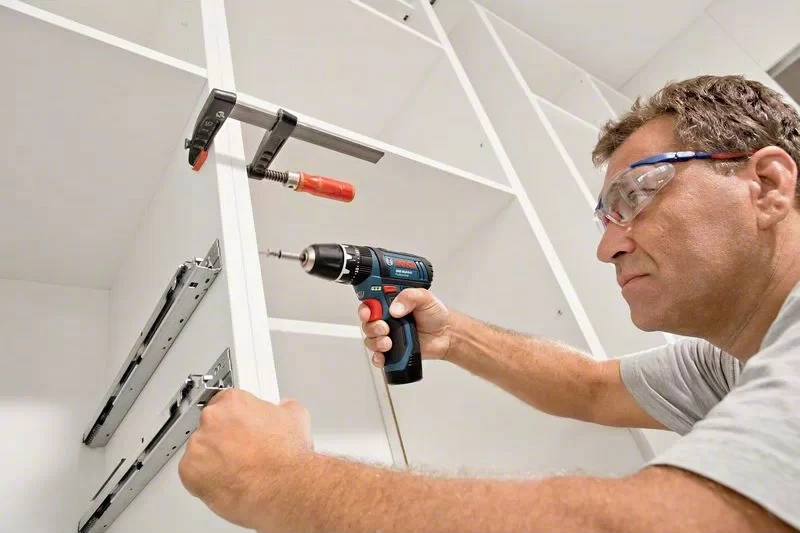 Pistoletë Bosch GSB 12V-15, brushless, 2x bateri 2Ah, 25 sfurqe, zi/kaltër