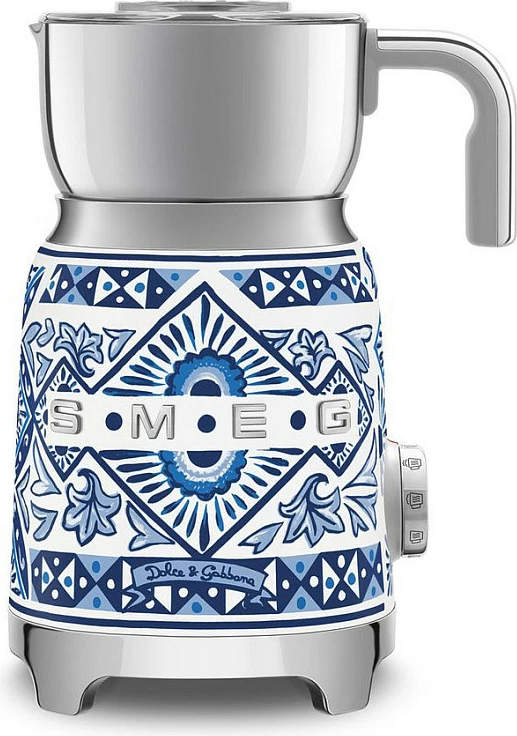 Shkumëzues qumështi Smeg MFF01DGBEU Dolce & Gabbana Blu Mediterraneo, blu/bardhë