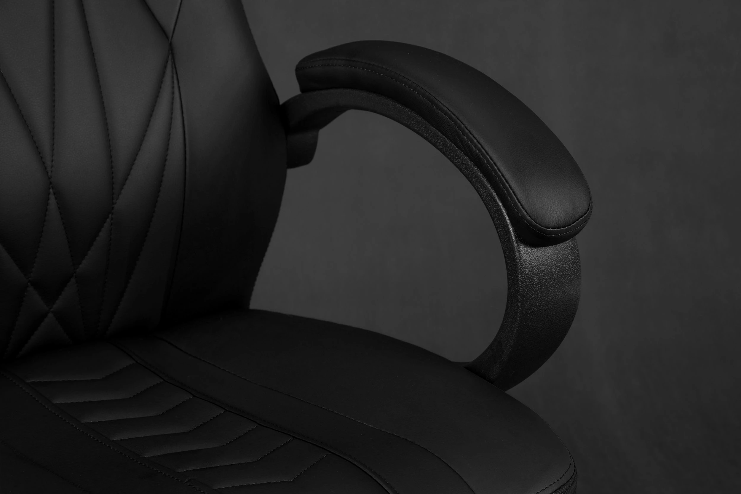 Fotelë gaming SENSE7 Prism, ekolëkurë HDE, lëkundëse FlowTech Swing, ngritje me gas lift, 120 kg, e zezë