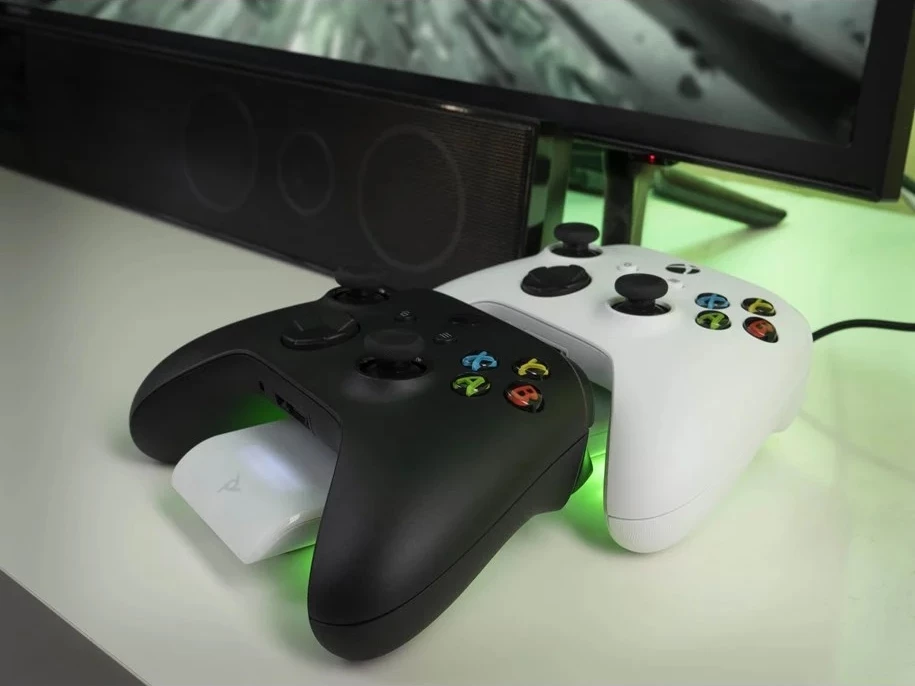 Karikues dual për kontrollera Xbox PDP Metavolt Ultra Slim, i bardhë