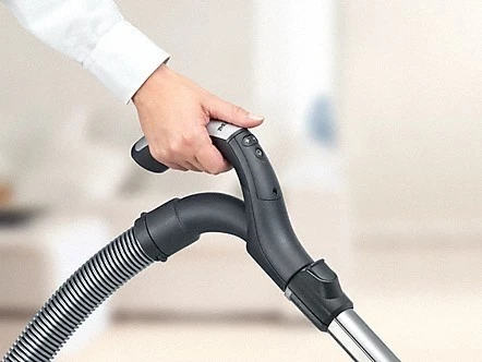 Fshesë me korrent Miele Blizzard CX1, 890 W, e zezë