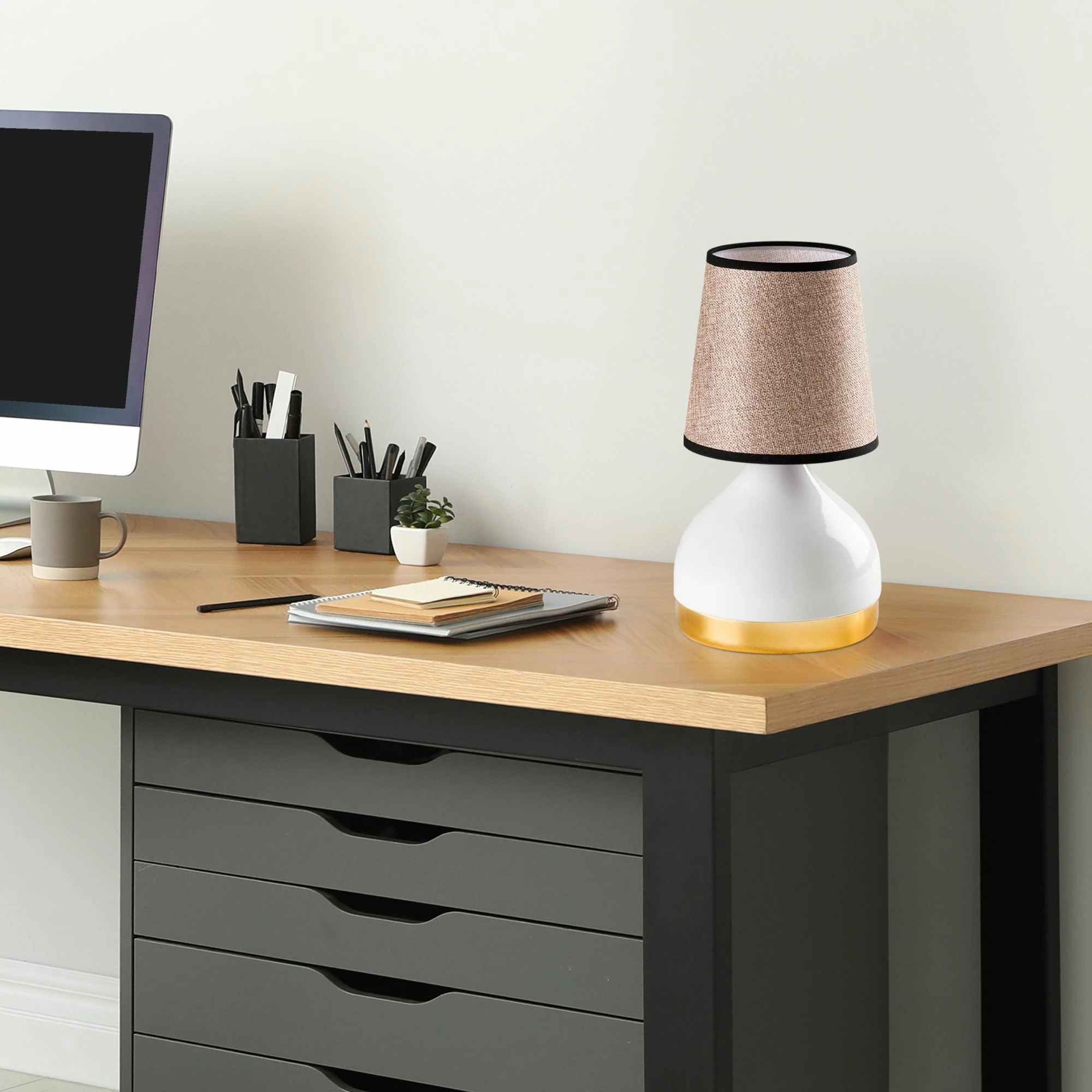 Llambë tavoline Opviq, Yıldo - 8022, trup metalik, kapak prej tekstili, e bardhë dhe kafe e çelët, 17x17x33cm