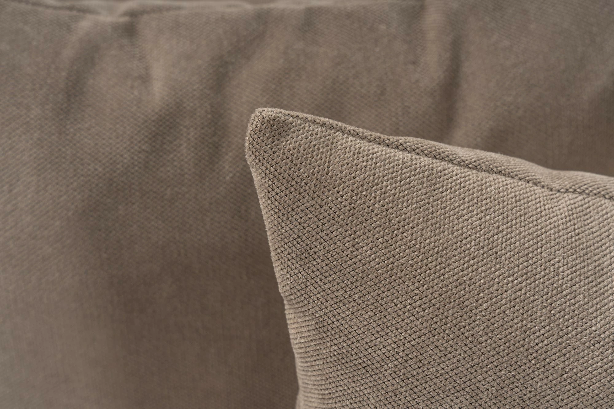 Kënd-sofë Sora me pouffe, ngjyrë kapuçino, Atelier del Sofa