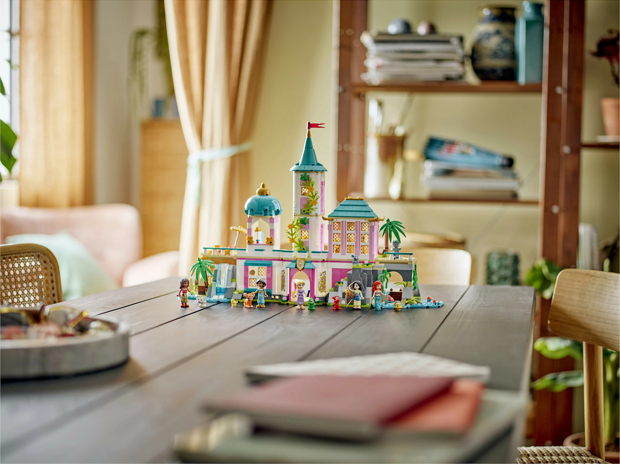 Set ndërtimi LEGO Disney Princess 43267 Princess Castle & Royal Pets, 787 copë, shumëngjyrësh