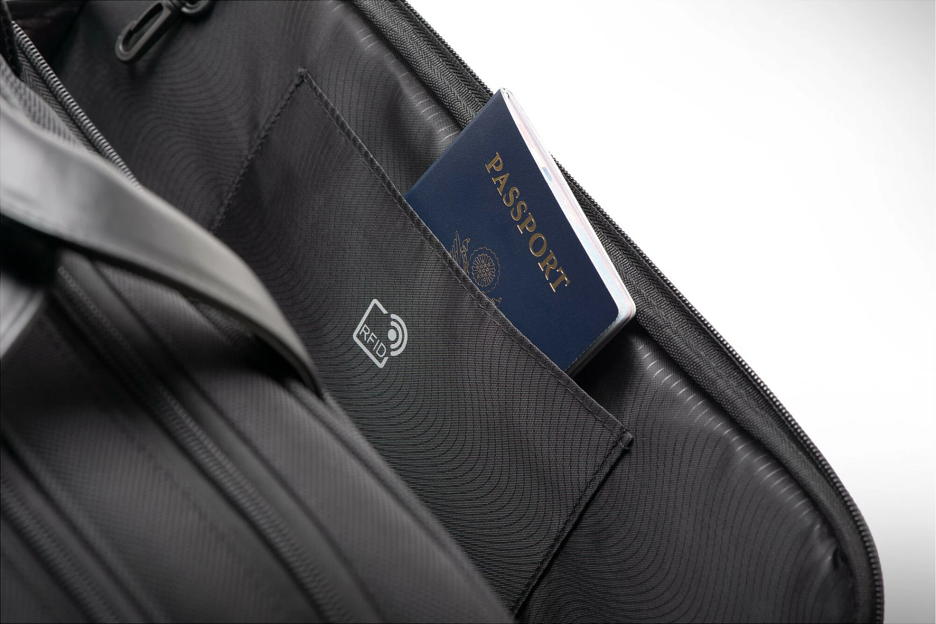 Çantë laptopi Kensington Contour 2.0, 15.6", e zezë