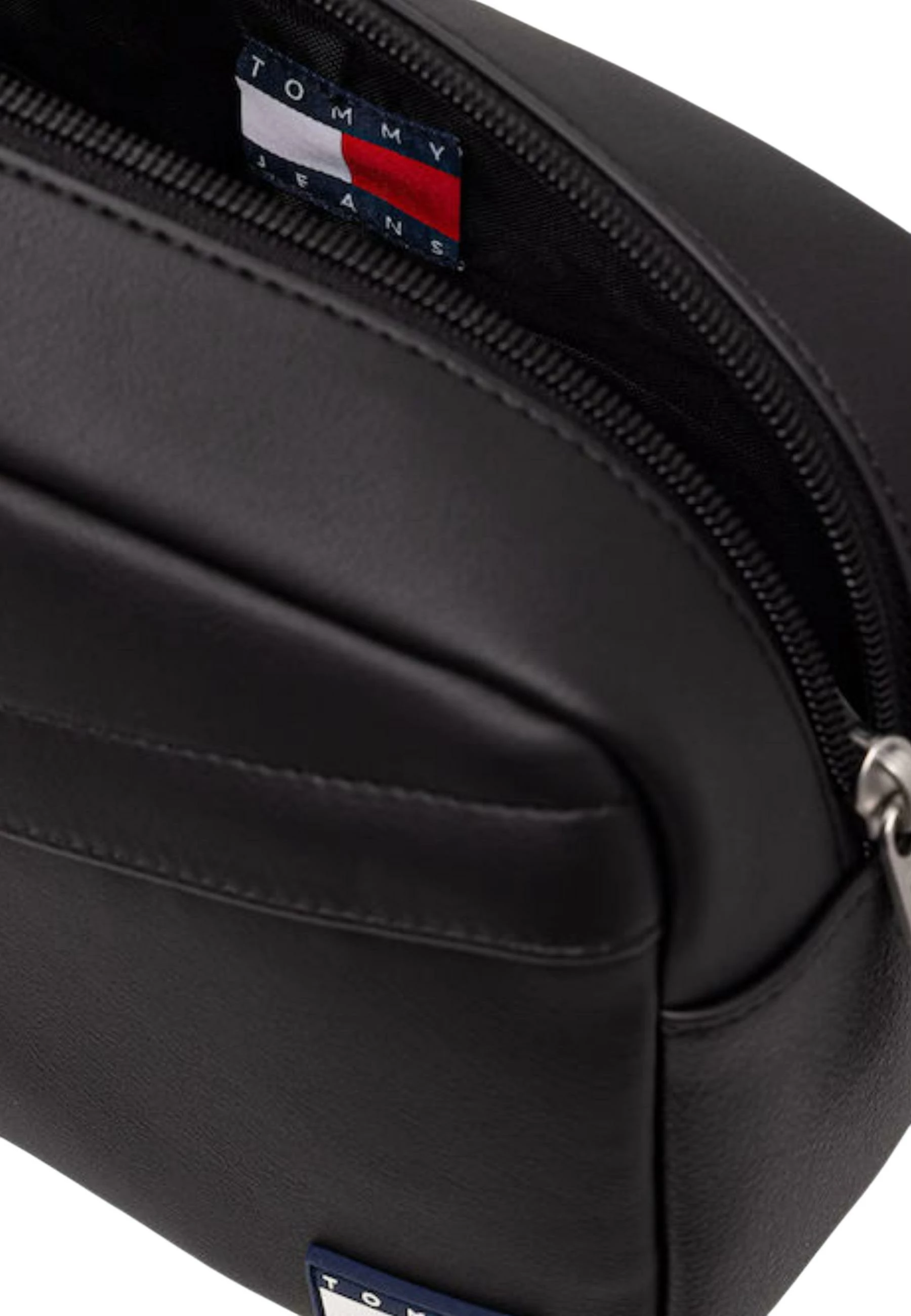 Neseser për meshkuj Tommy Hilfiger TJM Daily PU AM0AM14634, i zi