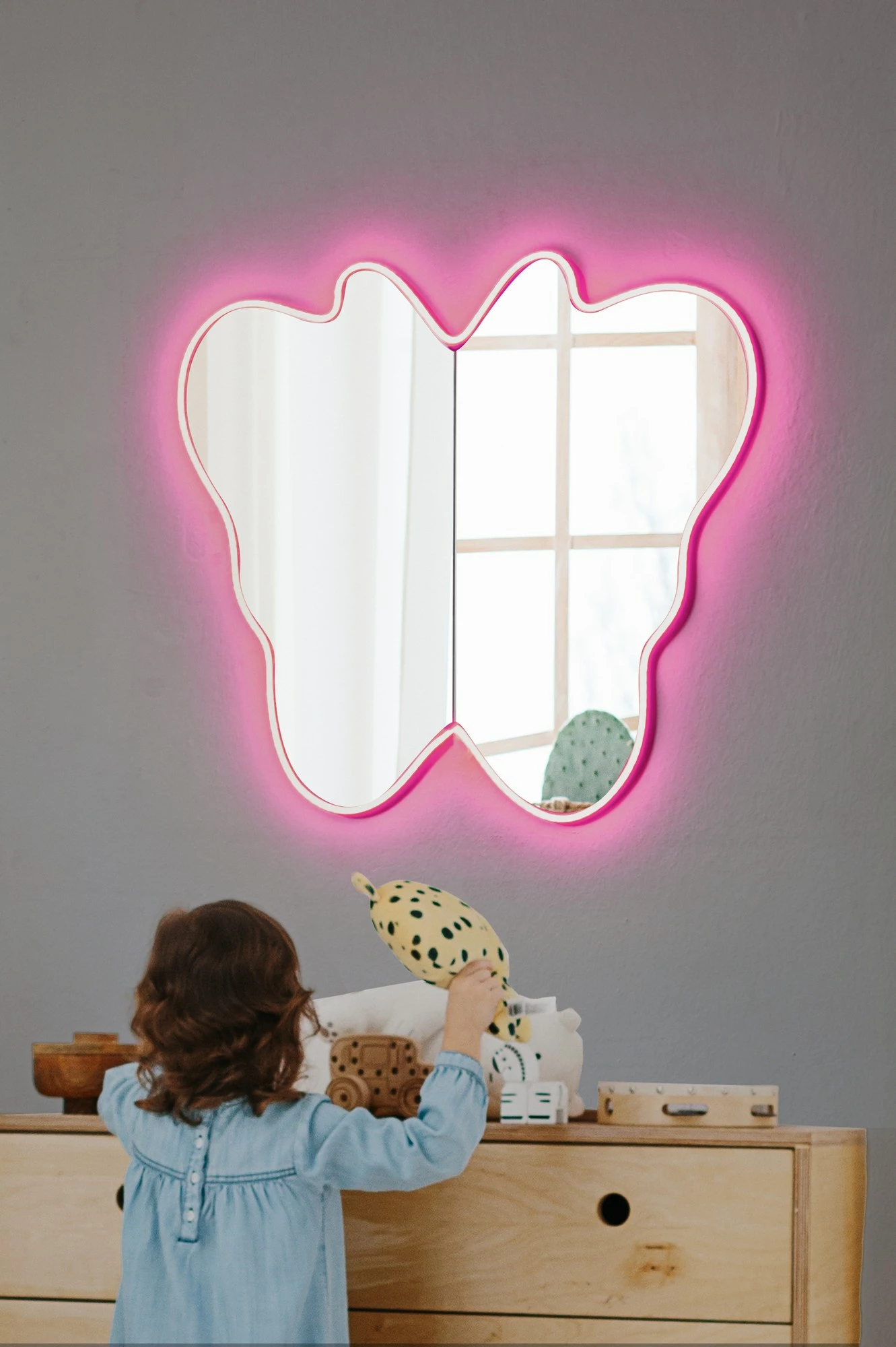 Pasqyrë me ndriçim LED, formë fluture, ngjyrë rozë-argjend, Skye Decor, 57x50cm, 2 copë