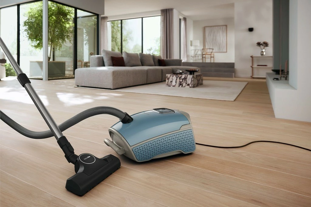 Fshesë me qese Miele Guard L1 890 W, blu