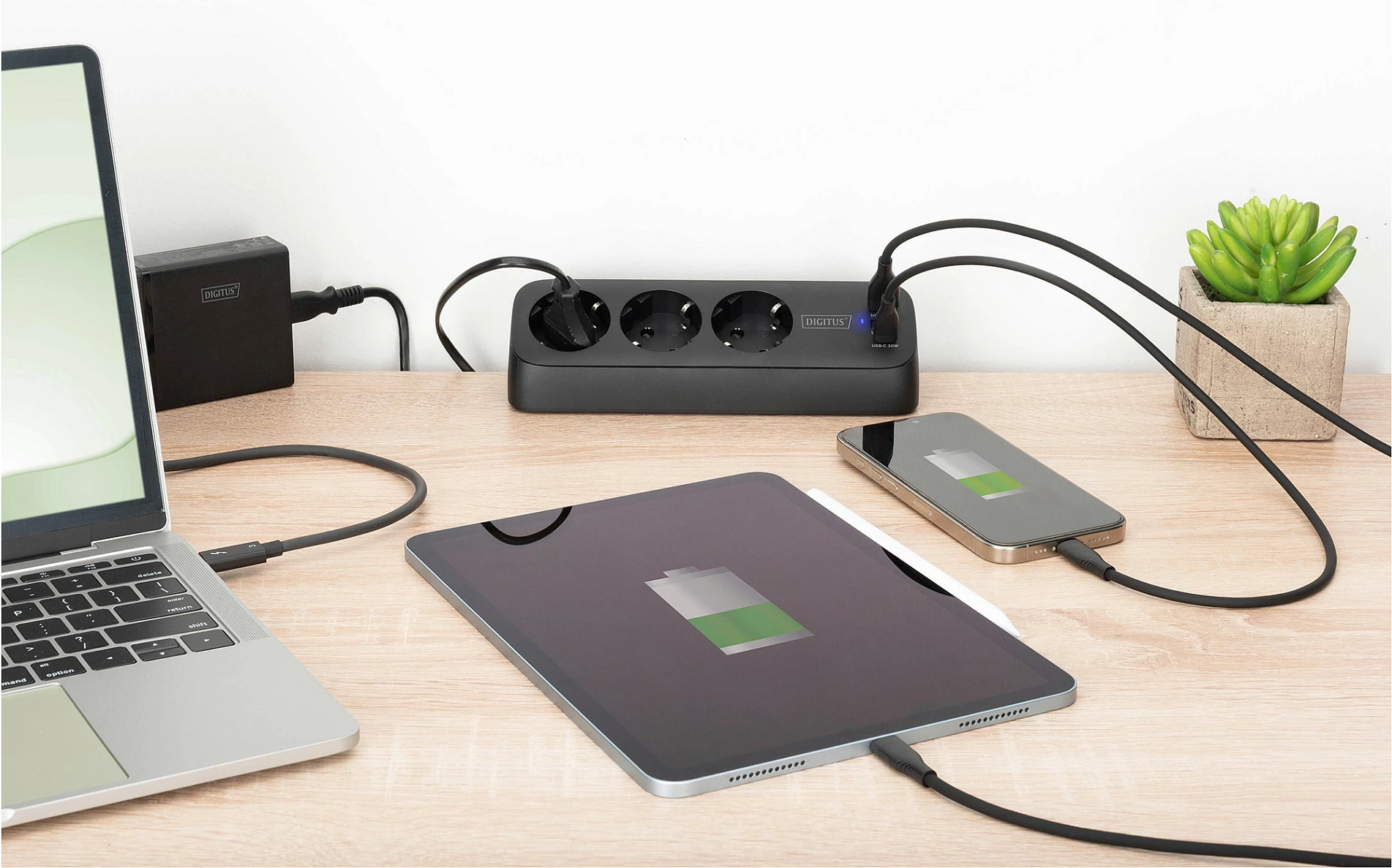Zgjatues rryme Digitus, 3 prizë + 2x USB-A 12W + USB-C 30W, kabllo 1.5m, i zi