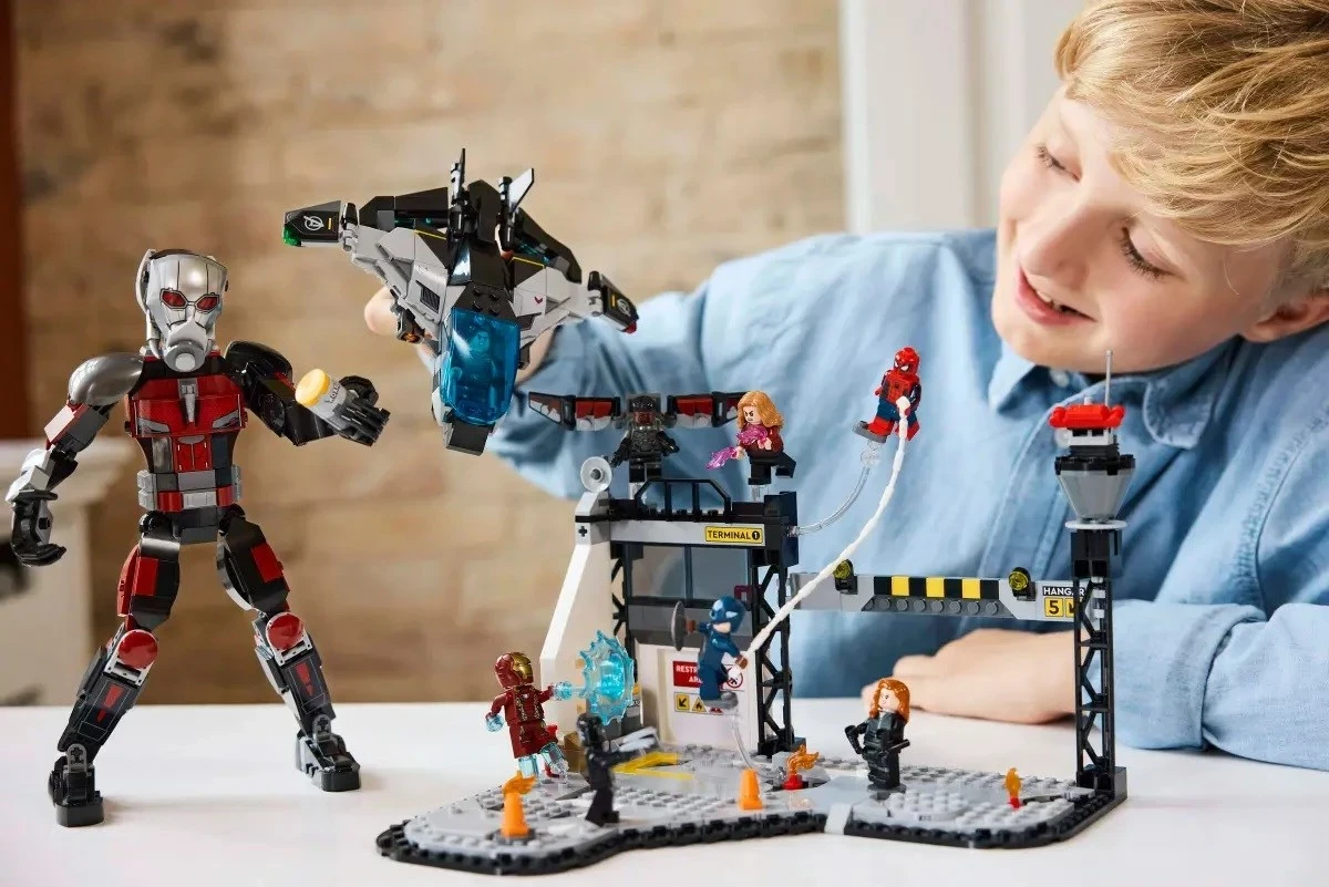 Set LEGO Marvel 76314 Captain America: Civil War Battle