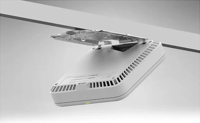 Access point NETGEAR WBE710, Wi‑Fi 7 tri-band 2.4/5/6 GHz, 2.5GbE, PoE, i bardhë